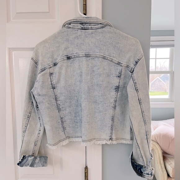 Venus Crop Acid Wash Denim Jacket - Picture 3 of 4